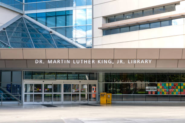 Dr. Martin Luther King JR. Library sign above the southeast entrance to public library and university library Dr. Martin Luther King JR. Library sign above the southeast entrance to public library and university library - San Jose, California, USA - 2021 martin luther king jr day stock pictures, royalty-free photos & images