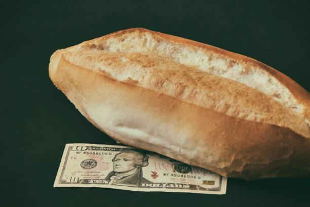 crisis económica mundial de 2022, aumento de los precios del pan, pan y aumento de 10$ en los precios del pan e inflación en estados unidos. - mmmm fotografías e imágenes de stock