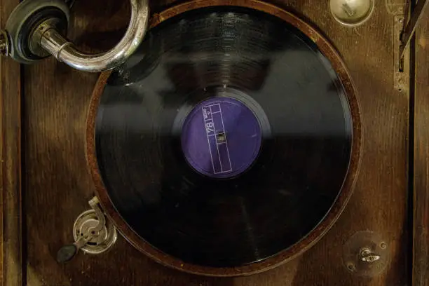 Old wooden gramophone with 78 rpm record seen from above