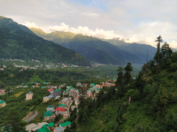 18th june 2021- Aerial view of beautiful famous manali town in himachal pradesh, India 18th june 2021- Aerial view of beautiful famous manali town in himachal pradesh, India. kullu stock pictures, royalty-free photos & images