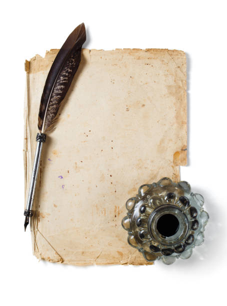 오래된 만년필, 빈티지 잉크웰, 흰색 배경에 오래된 종이 빈 시트. - ink well paper document quill pen 뉴스 사진 이미지