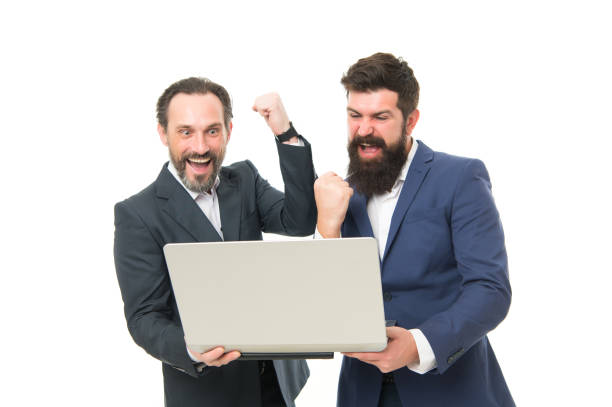 Men working laptop. Web pages content easily discoverable searching terms. Web site concept. SEO success factors. Online entrepreneurship. Commercial intent. Search engine optimization. Web developer. portátil de trabajo para hombres. contenido de páginas web fácilmente detectables términos de búsqueda. concepto de sitio web. factores de éxito seo. emprendimiento online. intención comercial. optimización de motores de búsqueda. desarrollador we