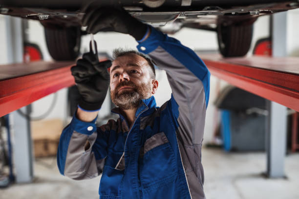 istock Mechanic repairing a car 1364771543