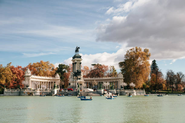 istock Lake in Retiro Park, Madrid, Spain 1364819017