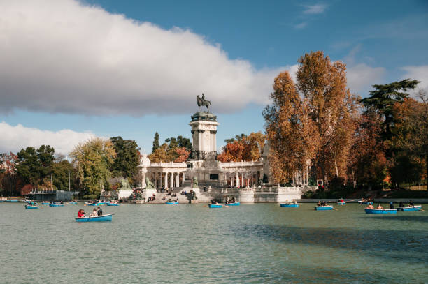 istock Lake in Retiro Park, Madrid, Spain 1364819081