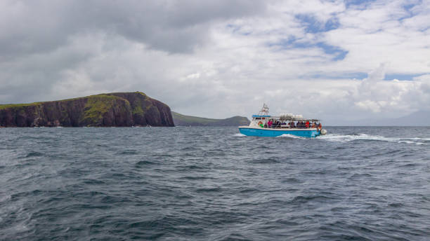 crucero por los acantilados, costa de kerry, irlanda - republic of ireland famous place dingle peninsula slea head fotografías e imágenes de stock