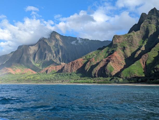 istock Na Pali Coast in Kauai 1364845323