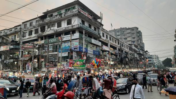 Most crowded cities in Dhaka, Shah Ali Market, Mirpur People busy evening shopping on the streets in Dhaka are ignoring all government guidelines for social distance. Picture was taken from Shah Ali Market, Mirpur bangladesh photos stock pictures, royalty-free photos & images