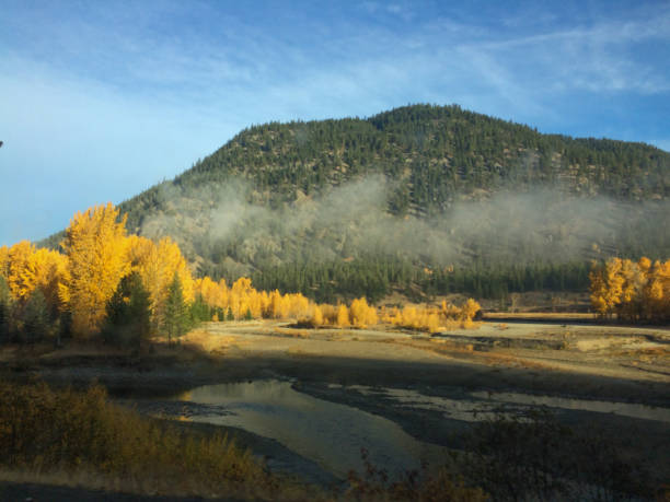 queda no rio similkameen - similkameen river - fotografias e filmes do acervo