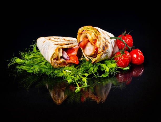 Meat in pita bread with vegetables and herbs."n - fotografia de stock