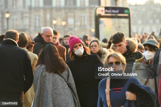 People Wearing Mask In A Street Of Paris France Stock Photo - Download Image Now - Coronavirus, Crowd of People, People