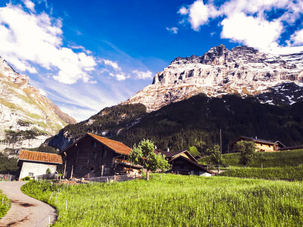 cara norte de eiger, alpes suizos, kleine scheidegg, montañas nevadas - north face eiger mountain fotografías e imágenes de stock