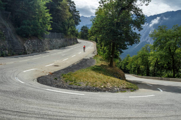 восхождение в альп-д'юэз, франция, 2019 - road cycling стоковые фото и изображения