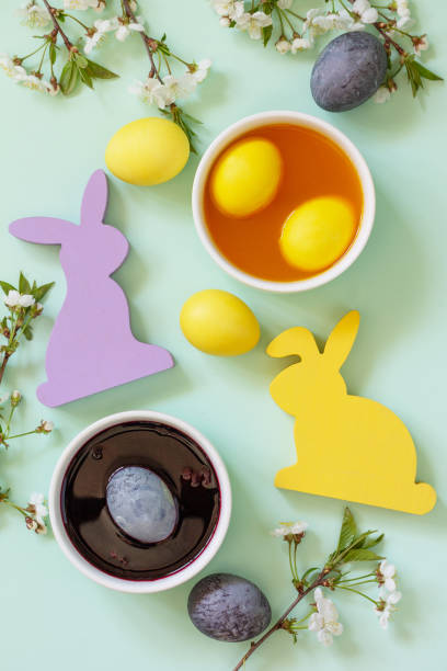 istock Natural dye for easter eggs - carcade and turmeric. Homemade colored easter eggs on a light green background. Top view flat lay. 1364959525