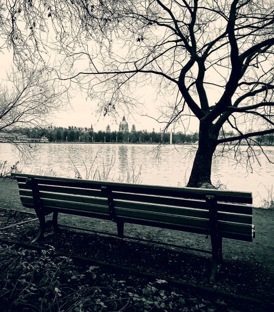 istock Bank am Maschsee 1364982067