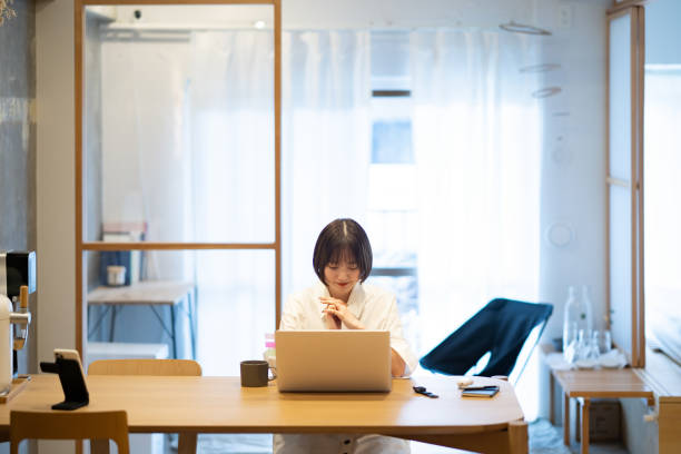 istock A young woman operating a laptop 1364986144