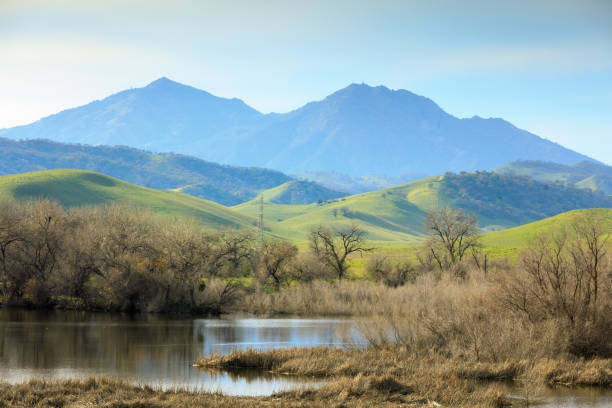 Mount Diablo via Marsh Creek Reservoir near Brentwood, Contra Costa County, California, USA. Mount Diablo via Marsh Creek Reservoir near Brentwood, Contra Costa County, California, USA. contra costa county stock pictures, royalty-free photos & images