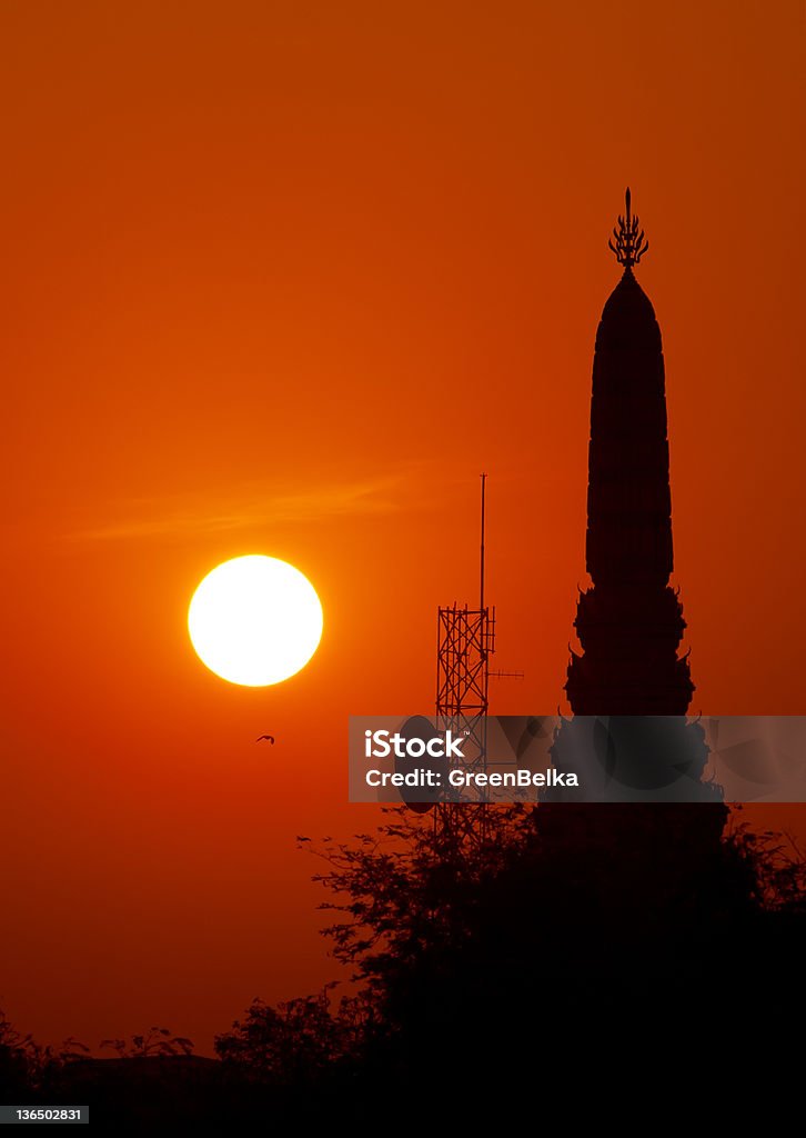 Pagode de Bangkok au lever du soleil - Photo de Antenne individuelle libre de droits