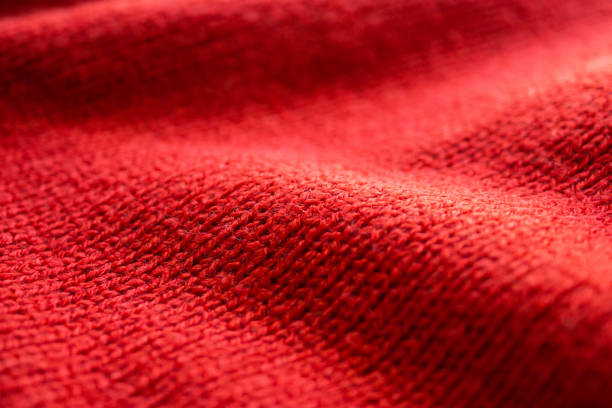 nahaufnahme rot gestrickter wollstoff textur hintergrund - red stitches stock-fotos und bilder