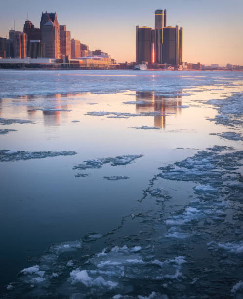 istock The Detroit Skyline - Winter Morning 1365058408