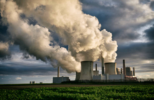 石炭火力発電所による大気汚染 - heavy industry ストックフォトと画像