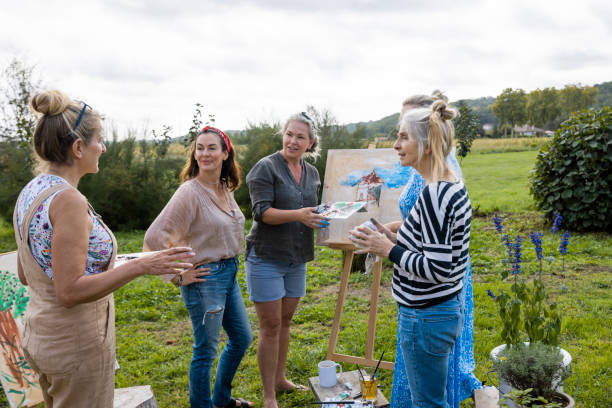 istock Giving Advice to the Art Group 1365118381