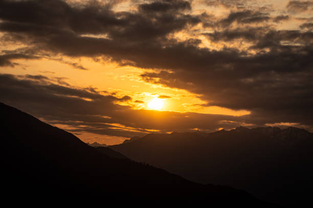 istock sunset over mountain horizon at dusk from flat angle 1365118525
