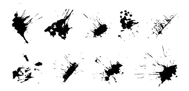 капли и точки. набор капель тушью, мазки кисти для укр�ашения. изолированный вектор на белом фоне - black pencil flash stock illustrations