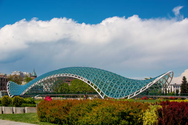 New bridge in the city of Tbilisi."n - fotografia de stock