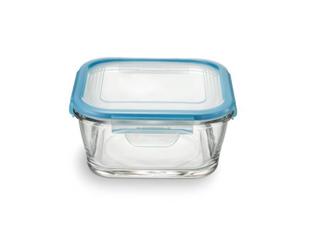 istock Front view of glass food storage container square shaped, isolated 1365154020