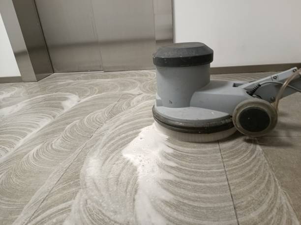 lavaggio pavimenti - tiled floor tile floor clean foto e immagini stock