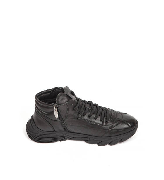 istock Men black winter leather boots with fur inside isolated on white background 1365159265