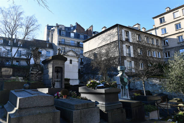 the saint-vincent cemetery in montmartre, paris, france. - cemetery montmartre paris france france imagens e fotografias de stock