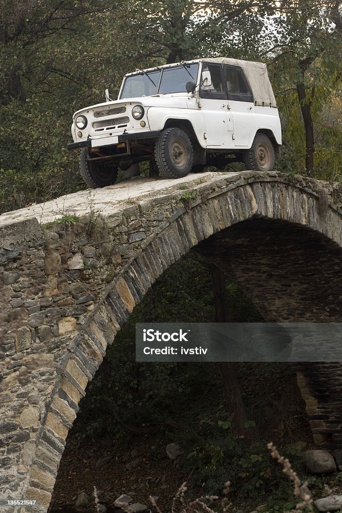 Old ruso off-road car (UAZ - Foto de stock de 4x4 libre de derechos