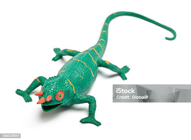 Chameleon Zabawka Z Przodu Białe Tło - zdjęcia stockowe i więcej obrazów Kameleon - Kameleon, Plastik, Zabawka