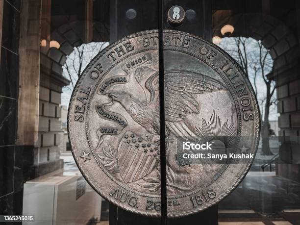 The State Of Illinois Seal As Door Handles To The North Entrance Of The Illinois State Capitol Building In Springfield Illinois Usa Stock Photo - Download Image Now