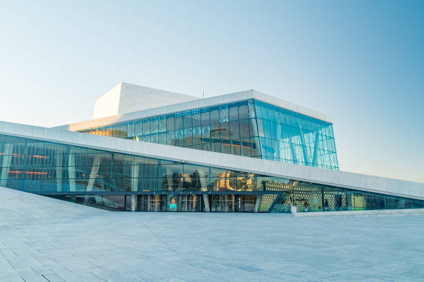poranny widok na operę w oslo. - house scandinavian norway norwegian culture zdjęcia i obrazy z banku zdjęć