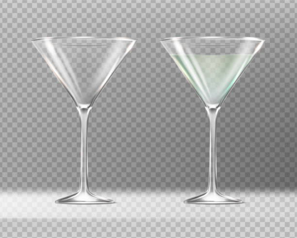 사실적인 벡터 아이콘입니다. 마티니와 두 개의 유리 세트. 비어 있고 가득 찼습니다. 투명한 배경에서 격리됩니다. - cocktail glass empty nobody stock illustrations