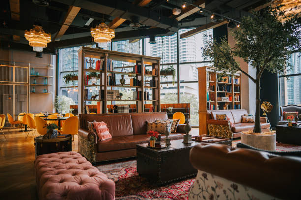 luxury classic interior lounge lobby reception with leather sofa book shelf living room - 酒店 圖片 個照片及圖片檔