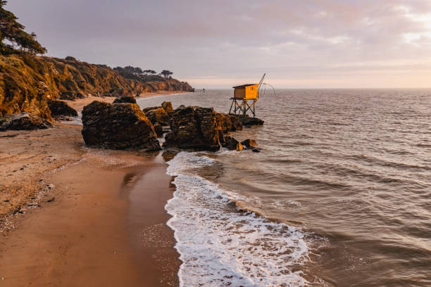 "nfrench oceanfront landscape, oceanfront fish cabins in france. - fishing hut imagens e fotografias de stock