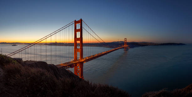 ponte del golden gate di san francisco - golden gate bridge bridge night sunset foto e immagini stock