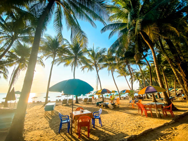 タイのプーケット県のスリンビーチの空中写真 - phuket province ストックフォトと画像