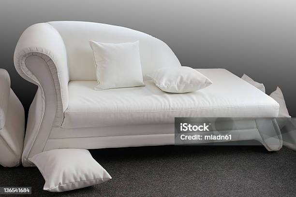 Sofa Stockfoto und mehr Bilder von Chaiselongue - Chaiselongue, Fotografie, Horizontal