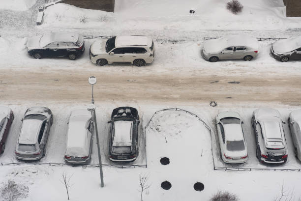 istock Snowy winter in the city 1365420493