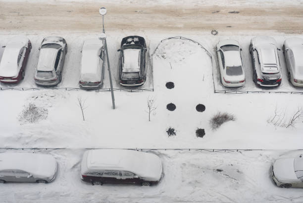 istock Snowy winter in the city 1365421098