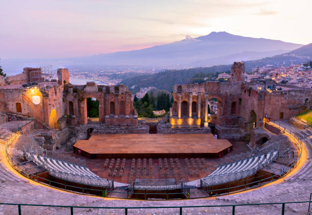 Sunset on the ancient roman-greek amphitheater with the Giardini Naxos bay in the back in Taormina, Sicily, Italy Sunset on the ancient roman-greek amphitheater with the Giardini Naxos bay in the back in Taormina, Sicily, Italy griffith park photos stock pictures, royalty-free photos & images