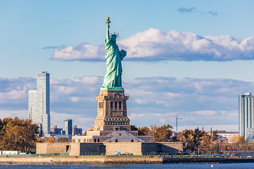 La Estatua de la Libertad vista desde el puerto de Nueva York. photo