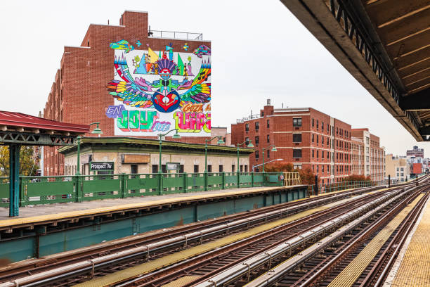 The Bronx, New York City, New York, USA. November 2, 2021. The Prospect Avenue elevated subway platform in The Bronx.