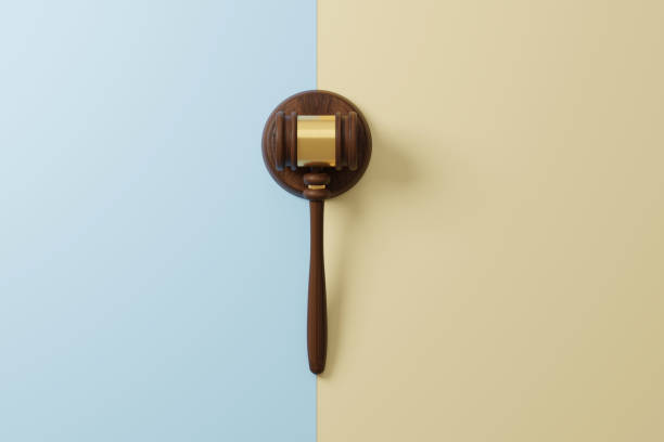 top view of judge gavel on two colour background. law and justice, legality concept. 3d illustration - employment issues law gavel legal system imagens e fotografias de stock