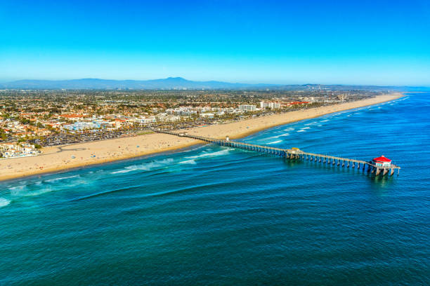 ハンティントン ビーチ カリフォルニア航空 - huntington beach ストックフォトと画像